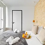 194-Maison Parisienne Private Suite